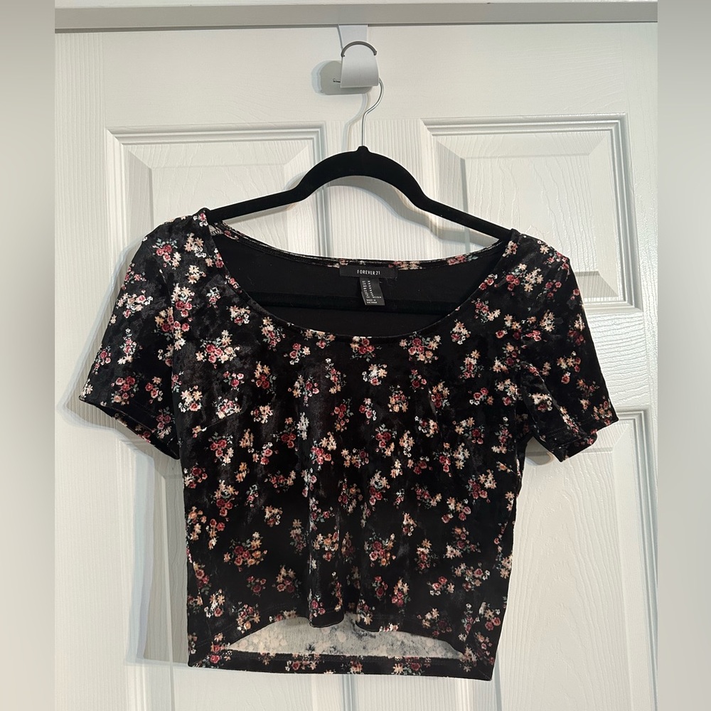 Juniors Crushed Velvet Forever 21 Floral Crop Top size medium